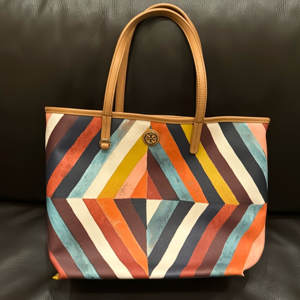 Tory Burch Kerrington Tote - Picture 2 of 13
